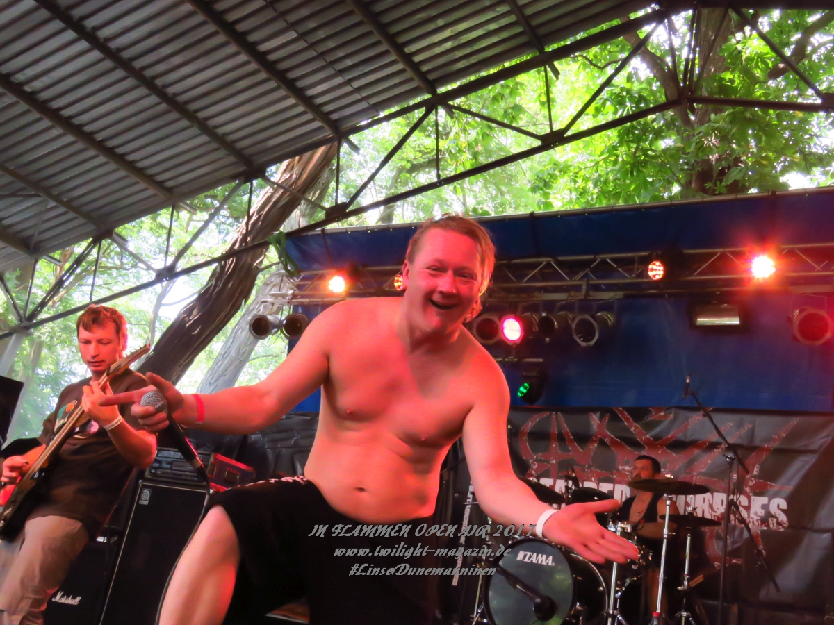 5 stabbed 4 corpses5